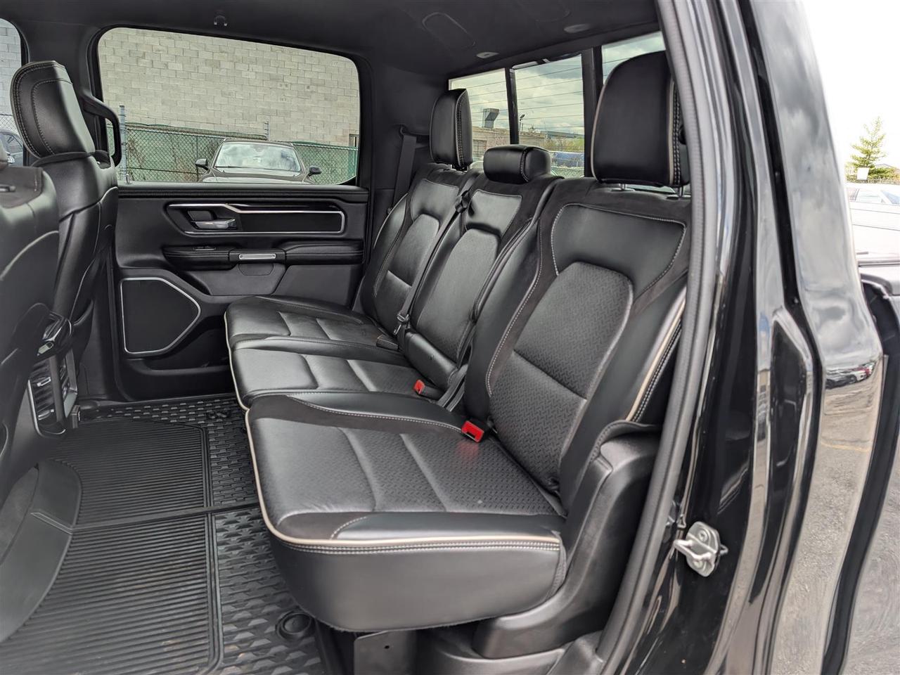 2022 RAM 1500 LARAMIE 4X4 - NAVI - CREW CAB - TECH FEATS Photo