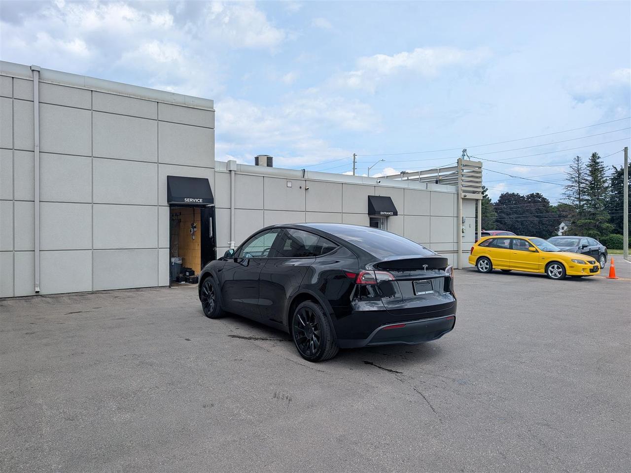 2023 Tesla Model Y LONG RANGE AWD - DUAL MOTOR Photo2
