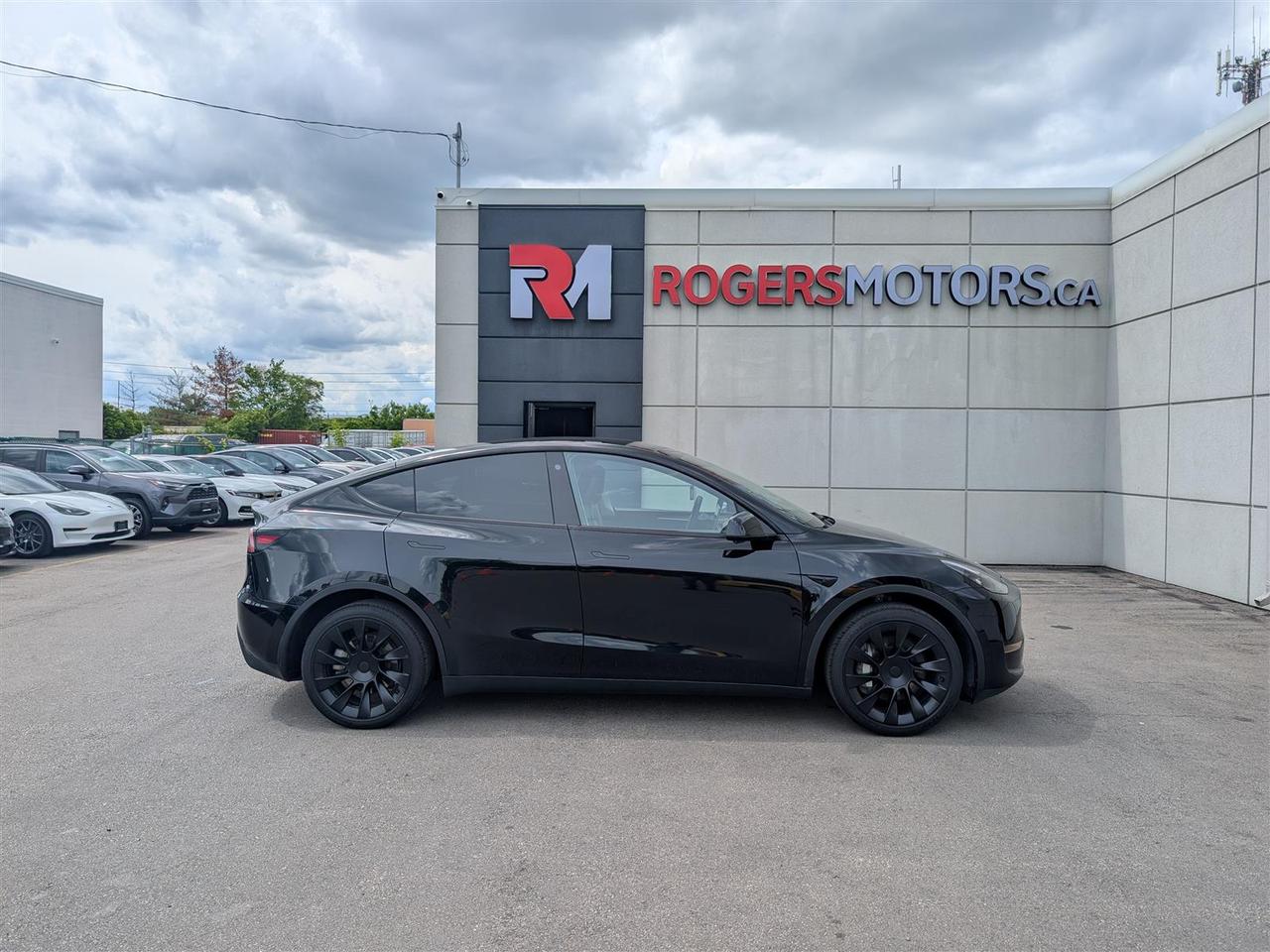 2023 Tesla Model Y LONG RANGE AWD - DUAL MOTOR Photo