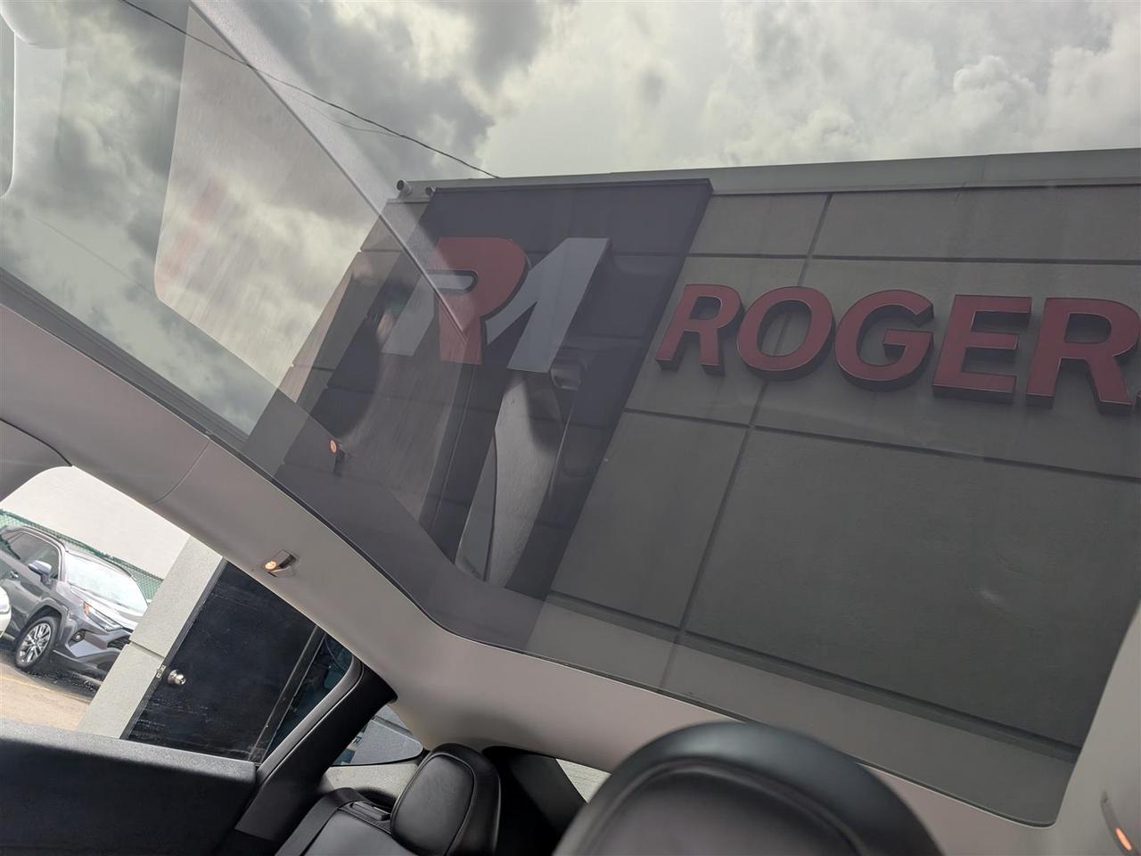 2023 Tesla Model Y LONG RANGE AWD - DUAL MOTOR Photo