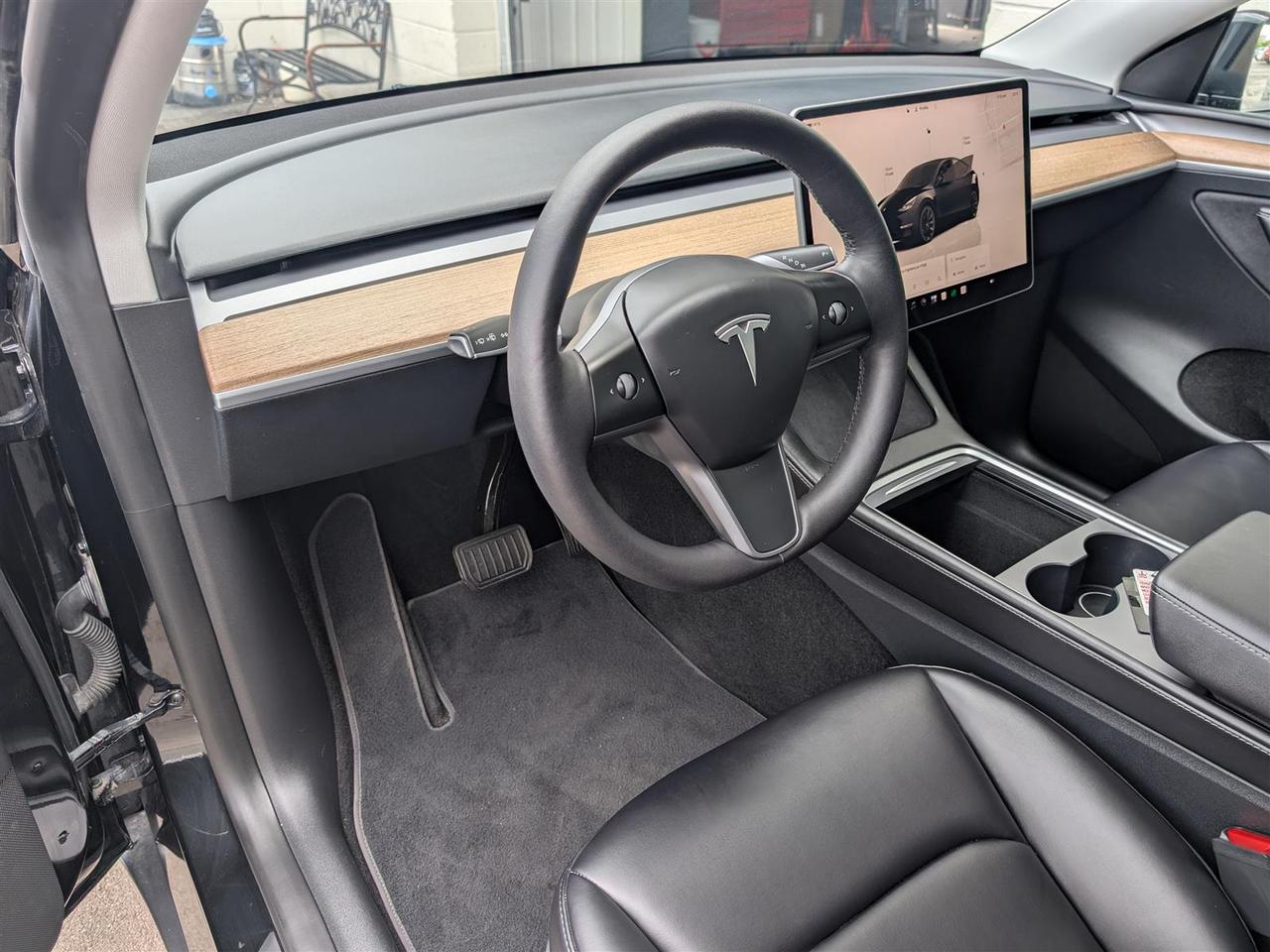 2023 Tesla Model Y LONG RANGE AWD - DUAL MOTOR Photo