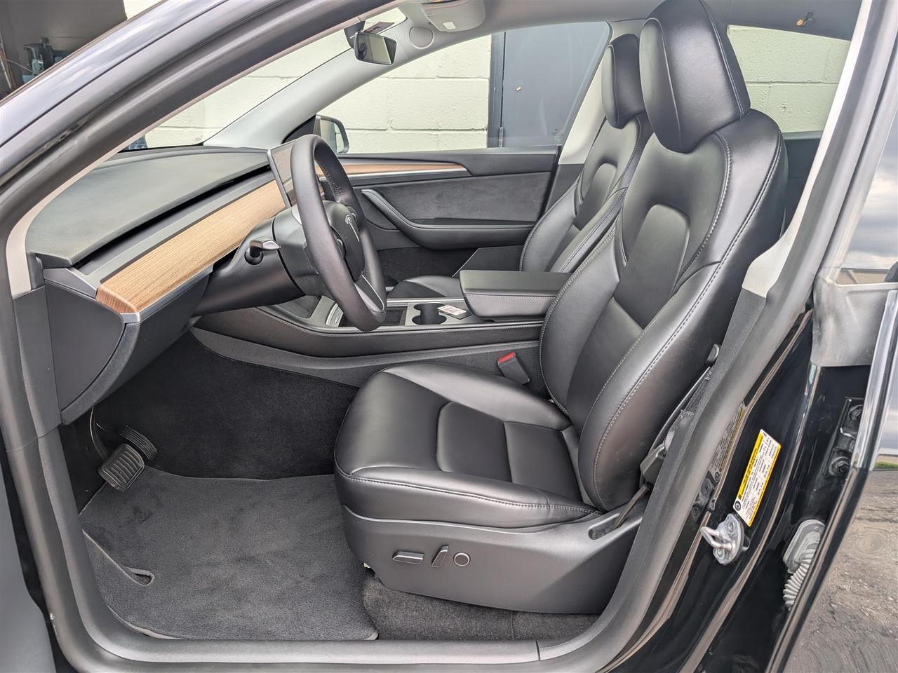 2023 Tesla Model Y LONG RANGE AWD - DUAL MOTOR Photo