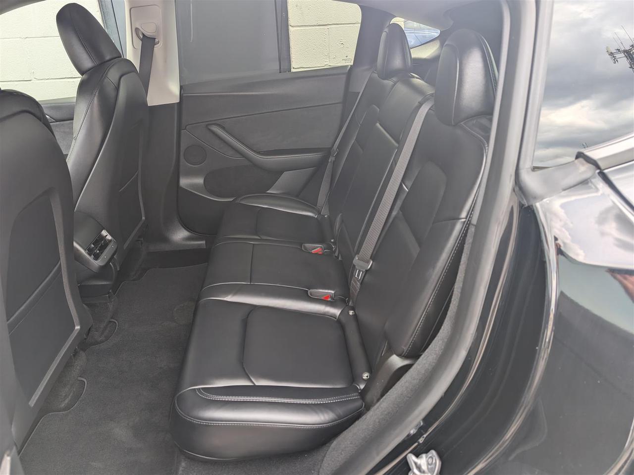 2023 Tesla Model Y LONG RANGE AWD - DUAL MOTOR Photo