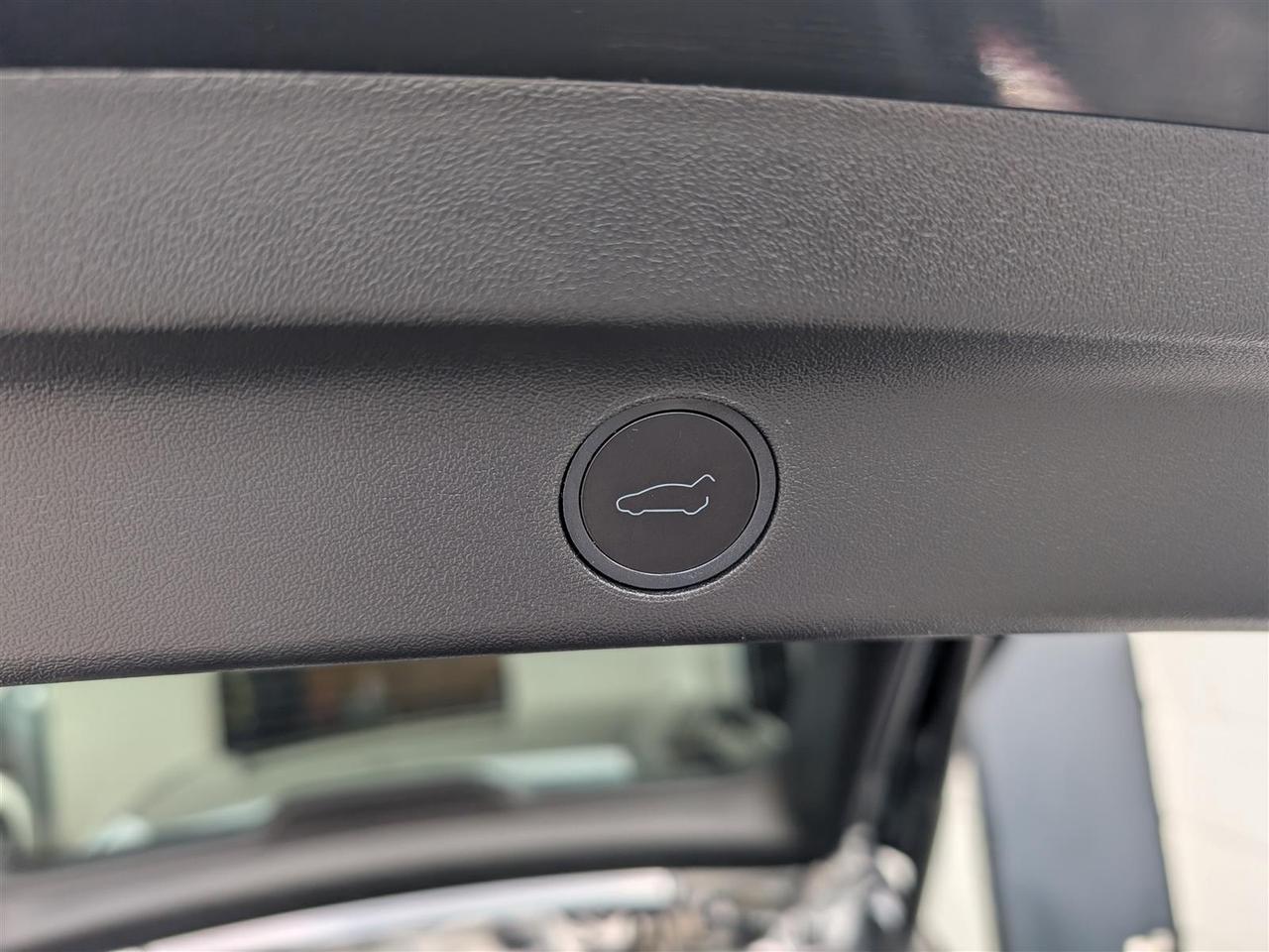 2023 Tesla Model Y LONG RANGE AWD - DUAL MOTOR Photo