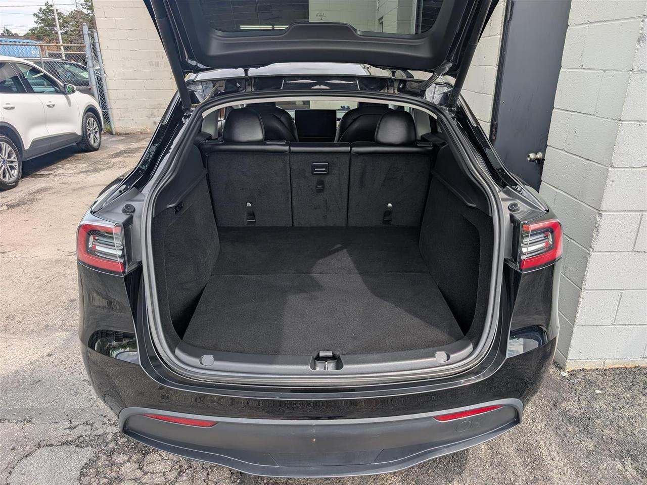 2023 Tesla Model Y LONG RANGE AWD - DUAL MOTOR Photo