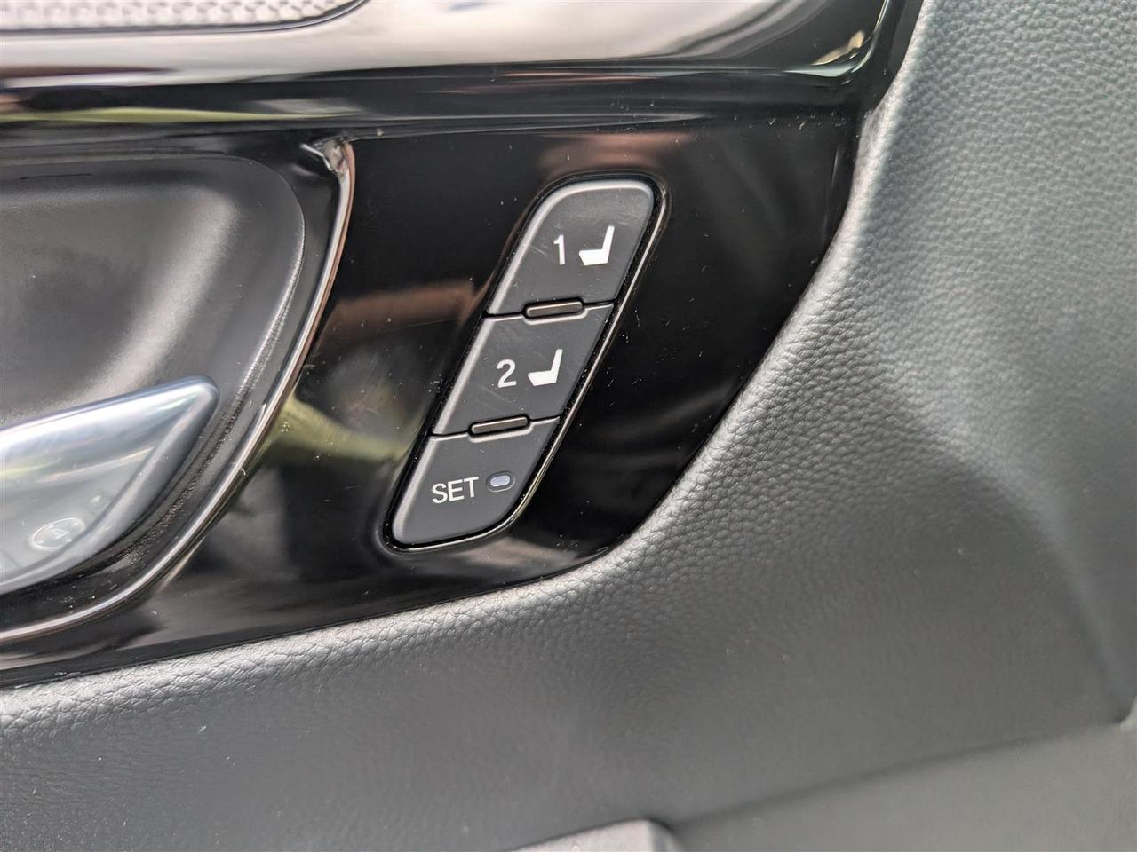 2025 Honda CR-V Hybrid TOURING AWD - NAVI - SUNROOF - LEATHER Photo