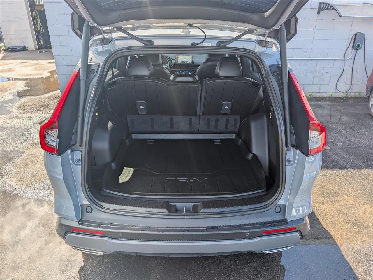 2025 Honda CR-V Hybrid TOURING AWD - NAVI - SUNROOF - LEATHER Photo