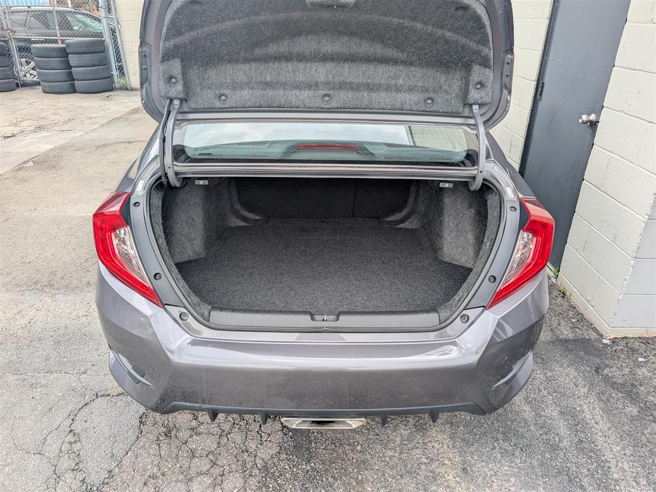 2019 Honda Civic SPORT - SUNROOF - REVERSE CAM - TECH FEATURES Photo