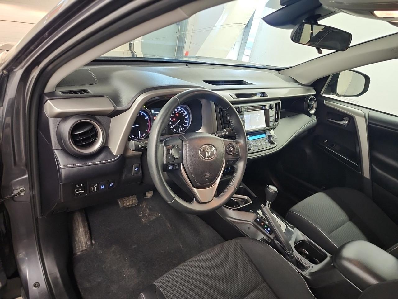 2018 Toyota RAV4 XLE | SUNROOF | ONE OWNER | NO ACCIDENTS Photo