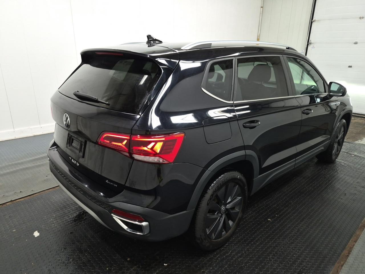 2022 Volkswagen Taos COMFORTLINE | AWD | BLACK ALLOYS | NO ACCIDENTS Photo