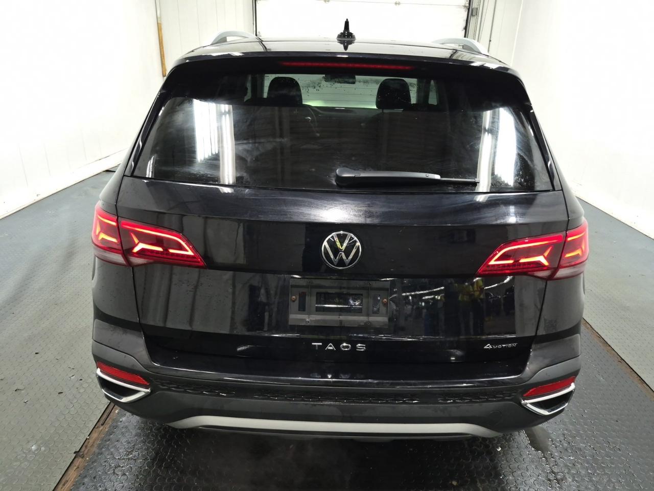 2022 Volkswagen Taos COMFORTLINE | AWD | BLACK ALLOYS | NO ACCIDENTS Photo