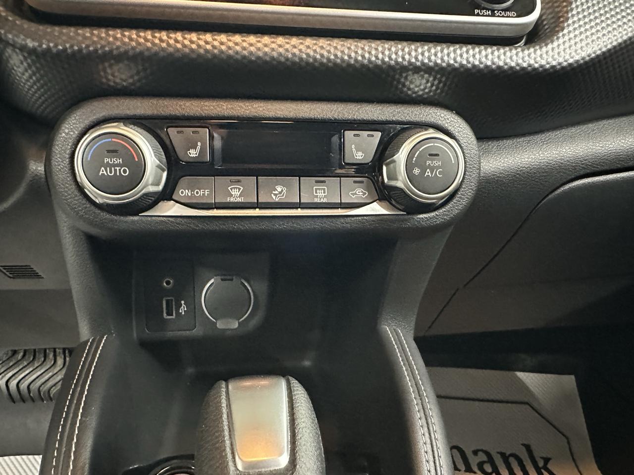 2019 Nissan Kicks SV | CLEAN CARFAX | APPLE CARPLAY/ANDROID AUTO Photo16