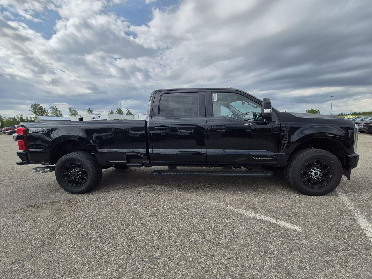2026 Ford F-350 LARIAT CREW 8' BOX, PREMIUM PKG, MOONROOF Photo3