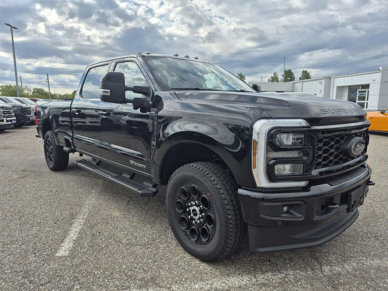 2026 Ford F-350 LARIAT CREW 8' BOX, PREMIUM PKG, MOONROOF Photo2