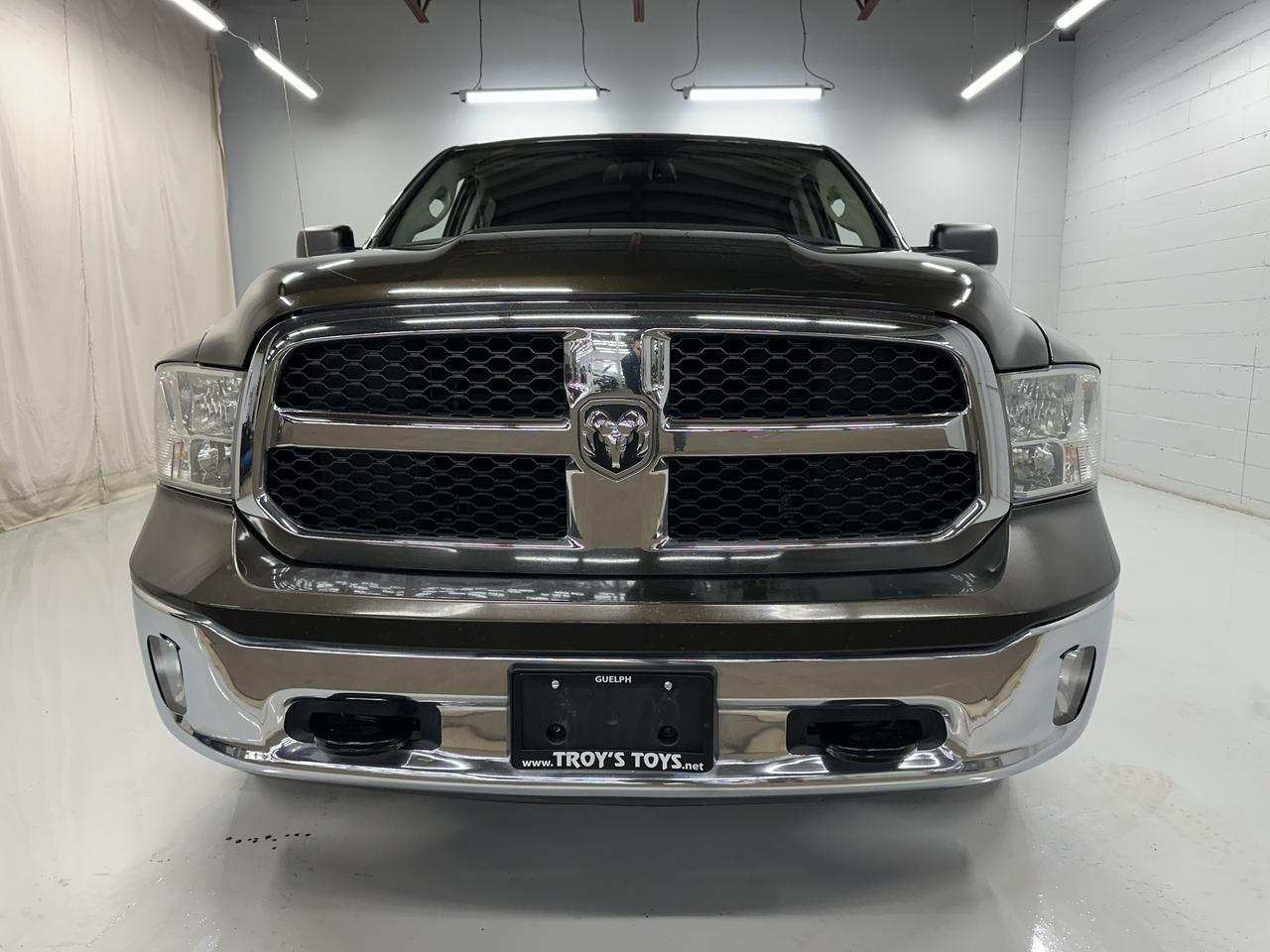 2014 RAM 1500 4WD CREW CAB 140.5" SLT Photo2