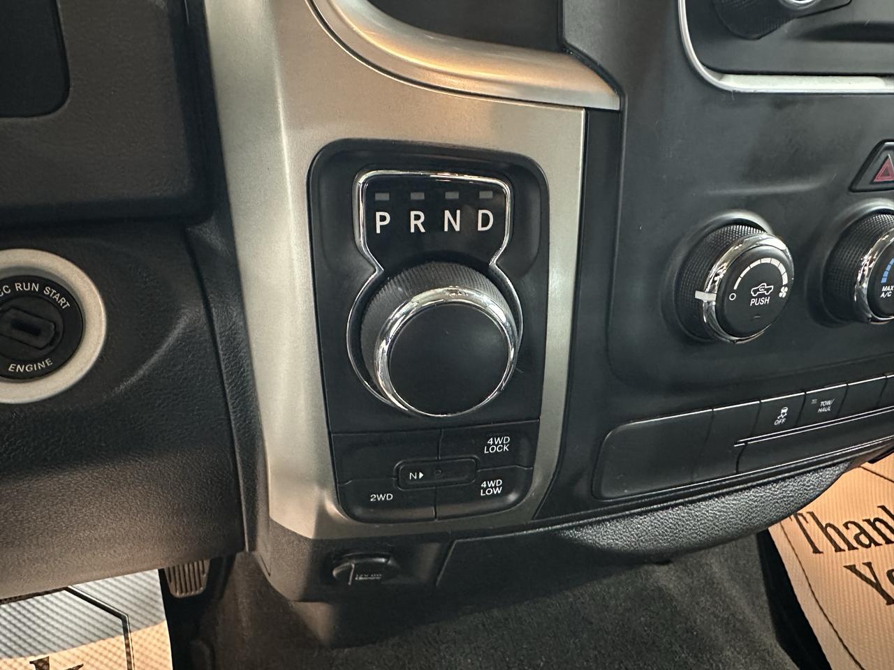 2014 RAM 1500 4WD CREW CAB 140.5" SLT Photo32