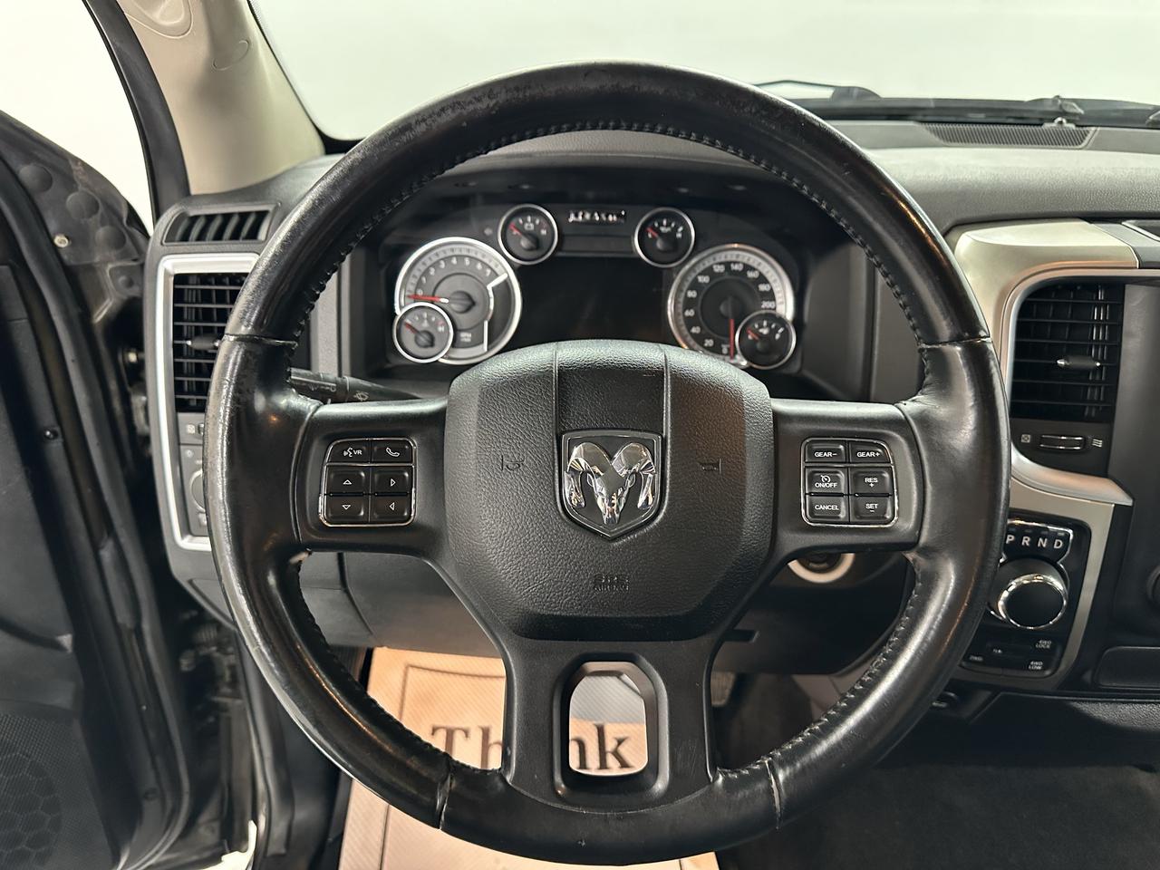 2014 RAM 1500 4WD CREW CAB 140.5" SLT Photo14