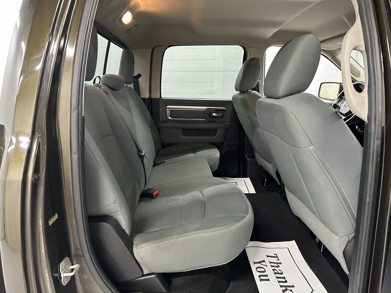 2014 RAM 1500 4WD CREW CAB 140.5" SLT Photo9