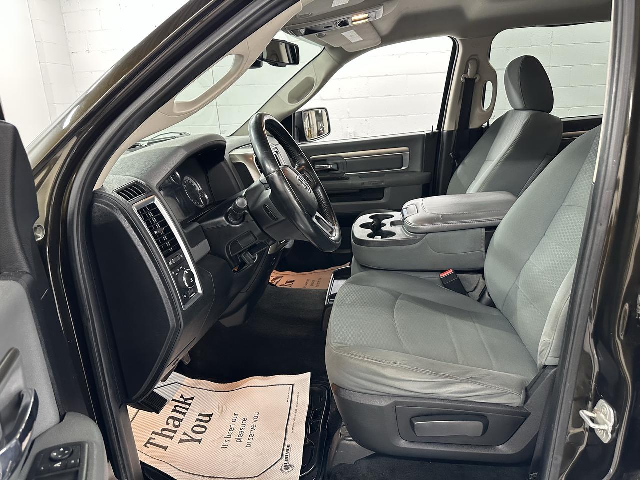 2014 RAM 1500 4WD CREW CAB 140.5" SLT Photo26