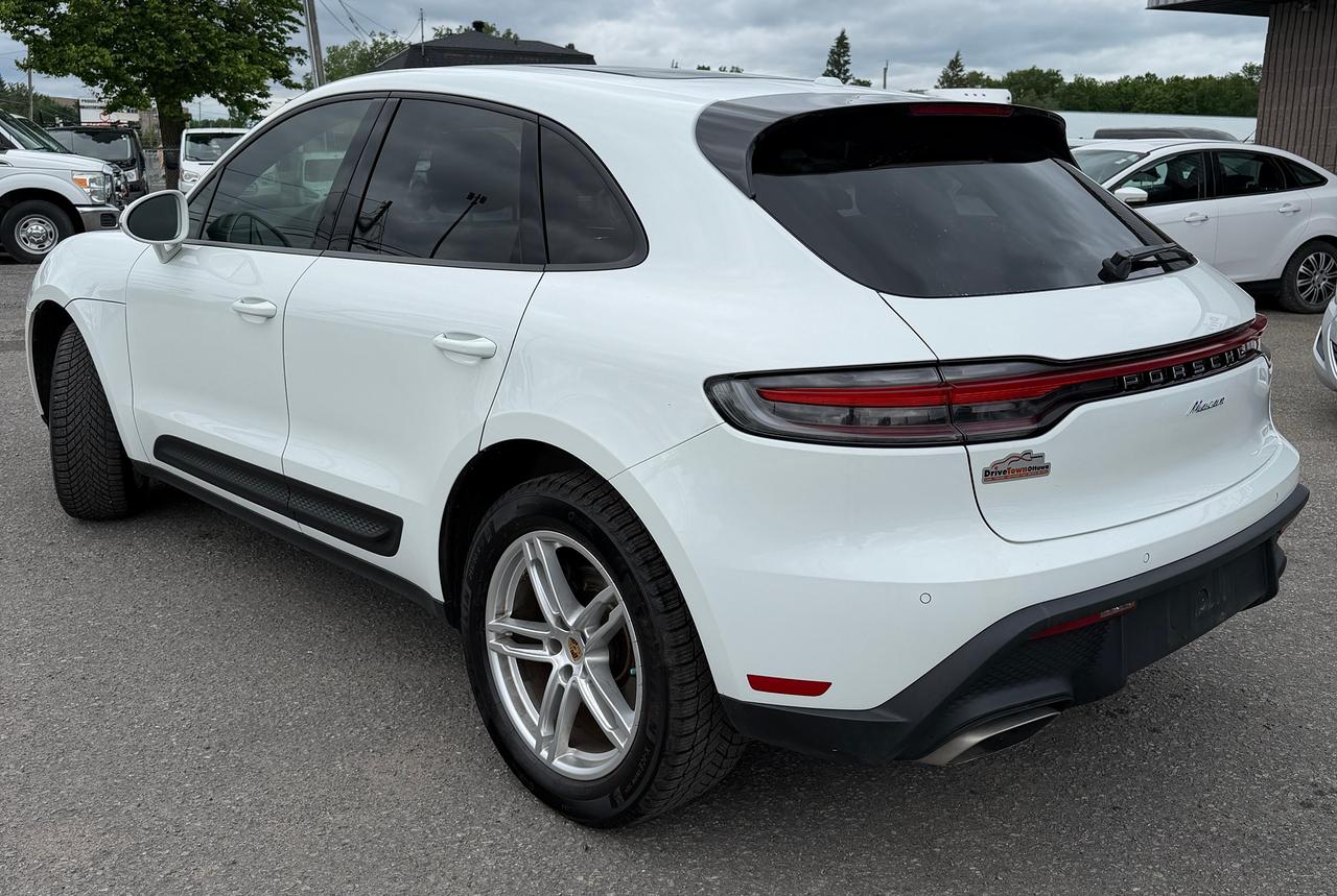 2022 Porsche Macan  Photo3