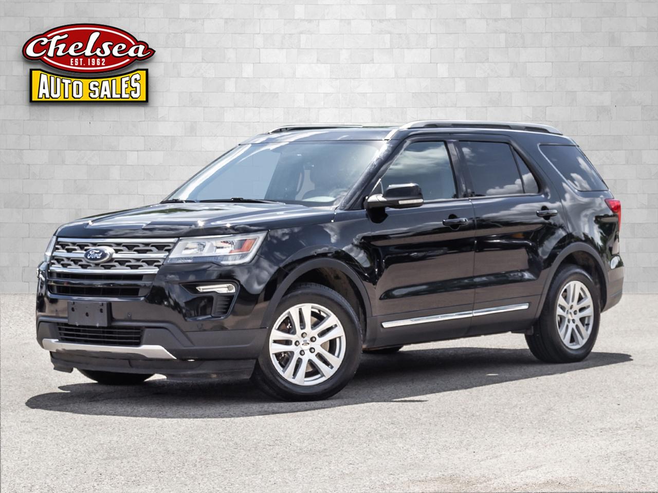 2018 Ford Explorer XLT 4WD Photo0