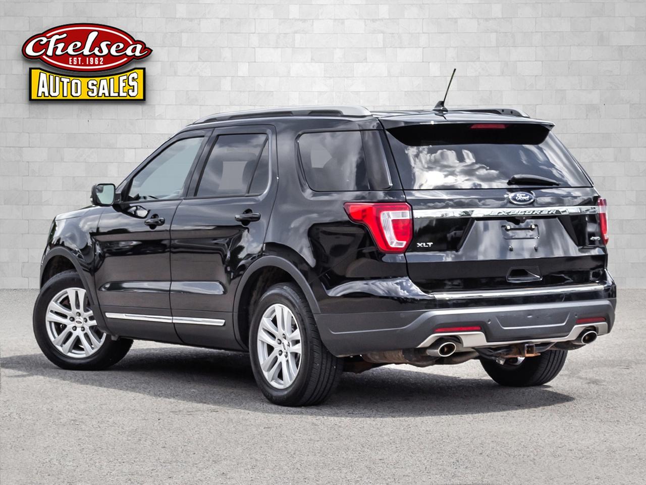 2018 Ford Explorer XLT 4WD Photo