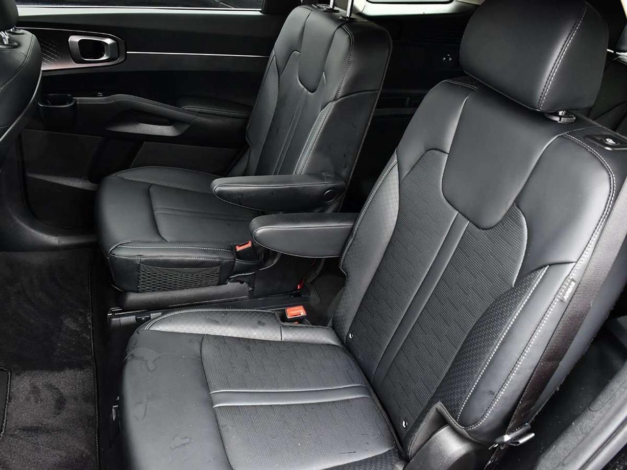 2025 Kia Sorento *AWD   One Owner   Like New* Photo