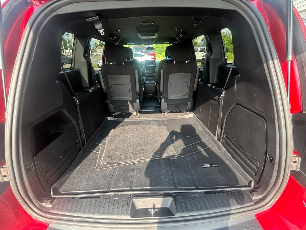 2014 Dodge Grand Caravan SE/SXT Passenger Van Photo
