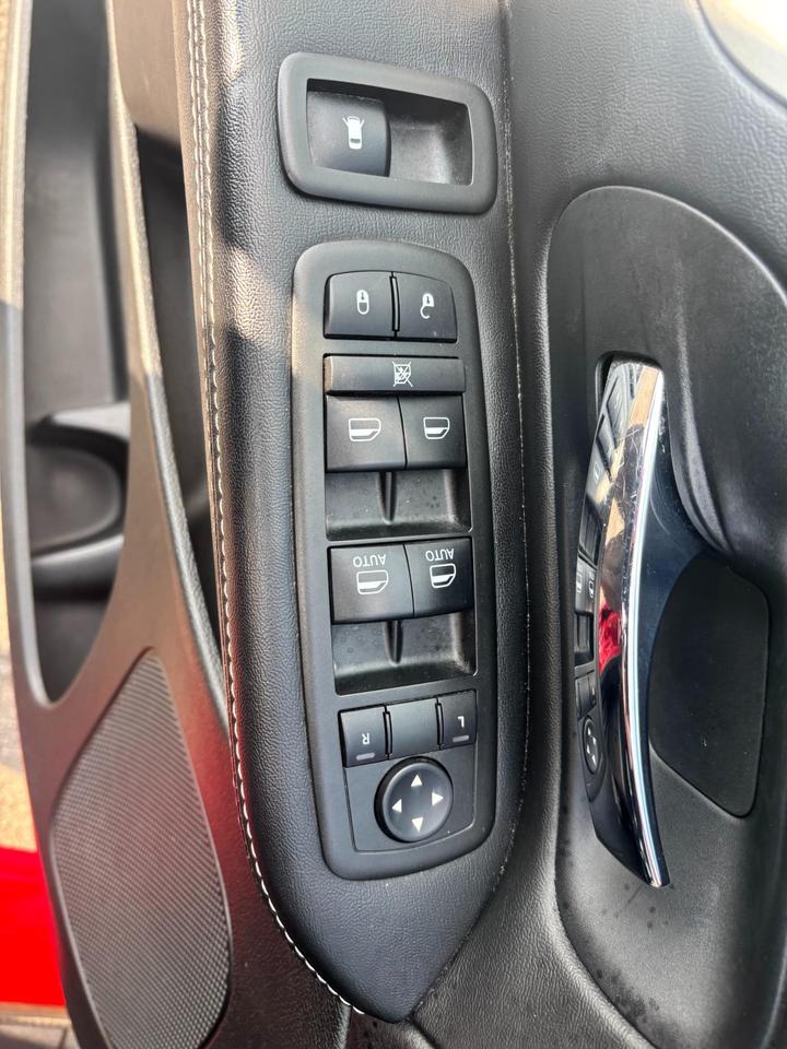 2014 Dodge Grand Caravan SE/SXT Passenger Van Photo