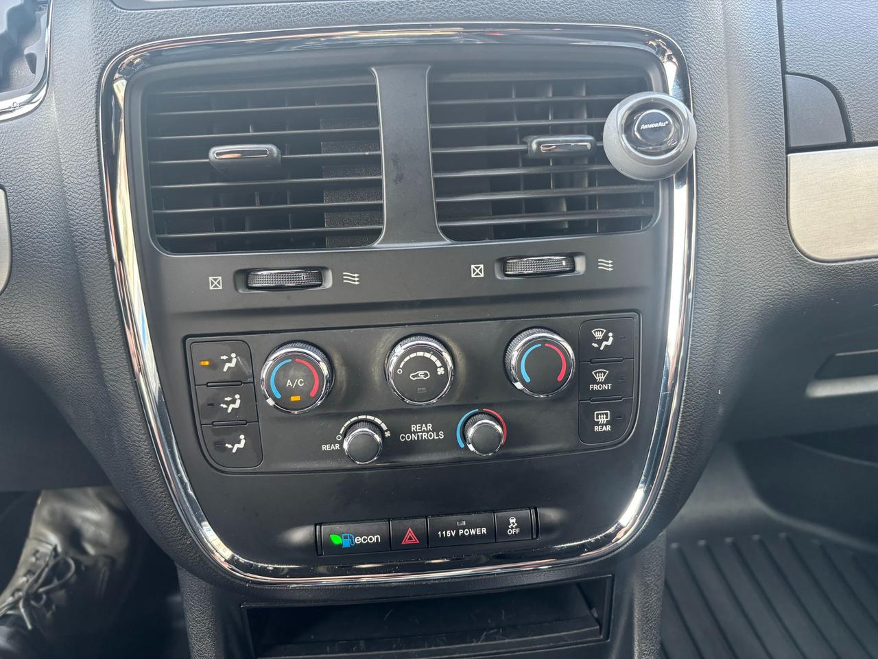 2014 Dodge Grand Caravan SE/SXT Passenger Van Photo