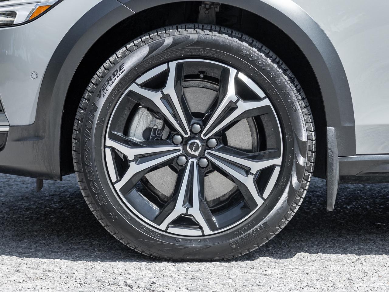 2025 Volvo V90 Cross Country B6 AWD PLUS  19" ALLOY WHEELS  CPO RATE fr 3.49%* Photo