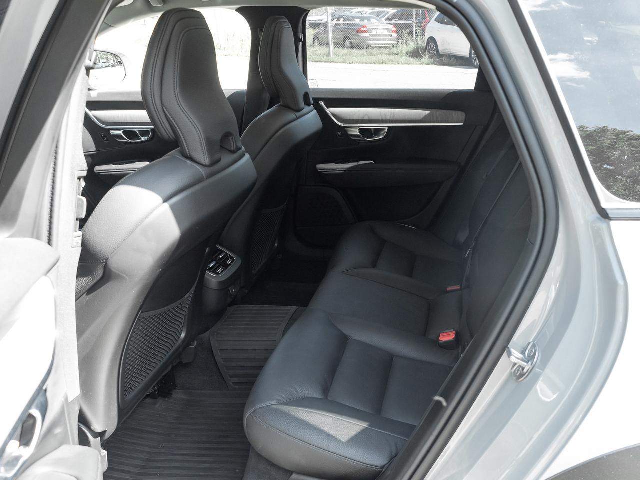 2025 Volvo V90 Cross Country B6 AWD PLUS  19" ALLOY WHEELS  CPO RATE fr 3.49%* Photo