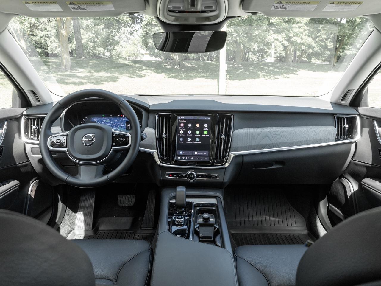 2025 Volvo V90 Cross Country B6 AWD PLUS  19" ALLOY WHEELS  CPO RATE fr 3.49%* Photo