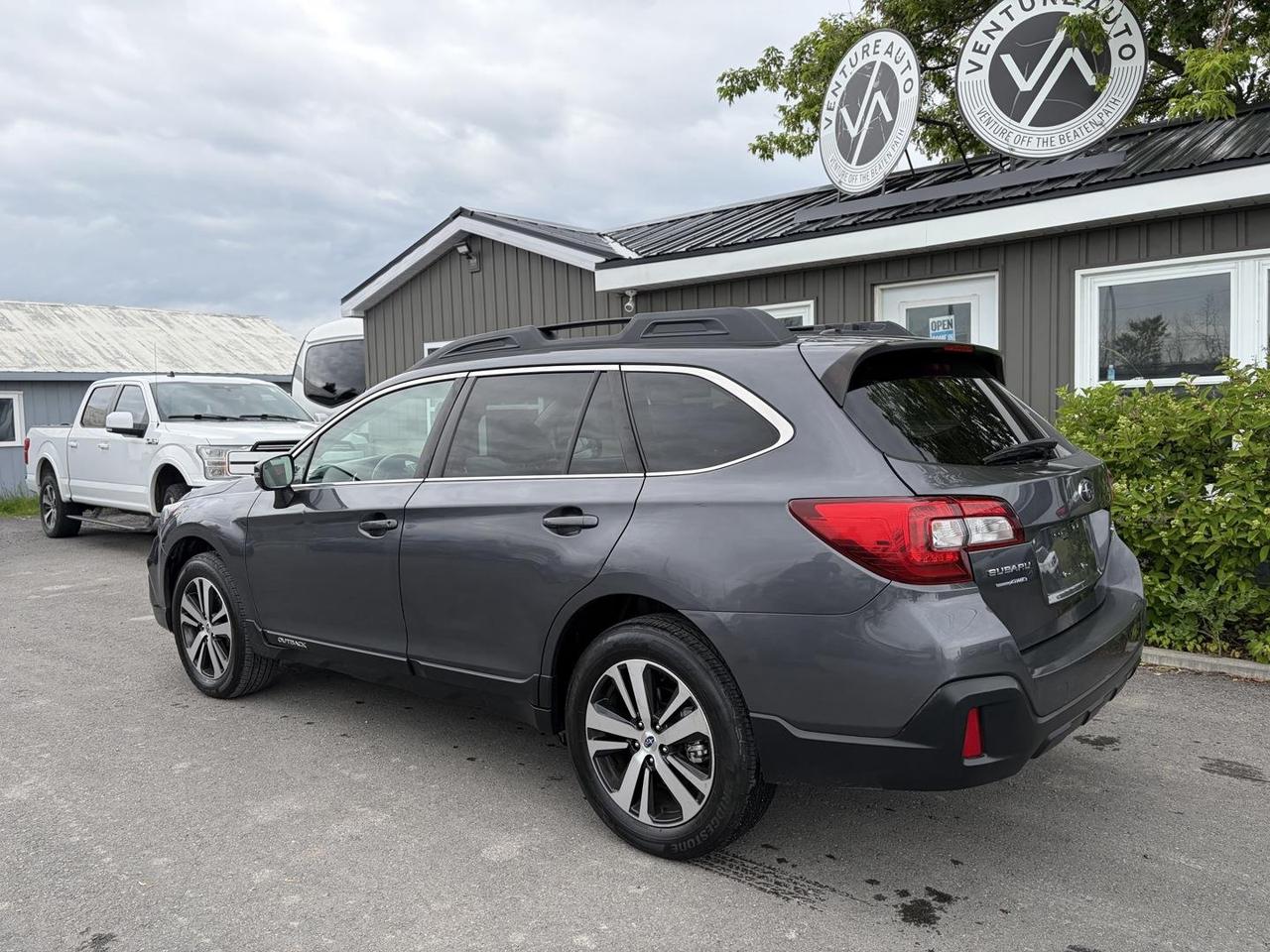 2018 Subaru Outback  Photo2