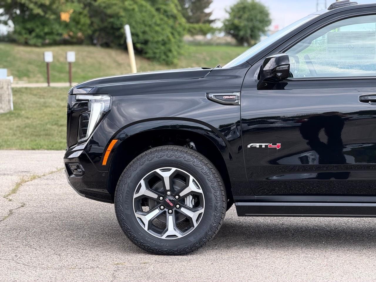 2026 GMC Yukon AT4 4dr 4x4 Photo2