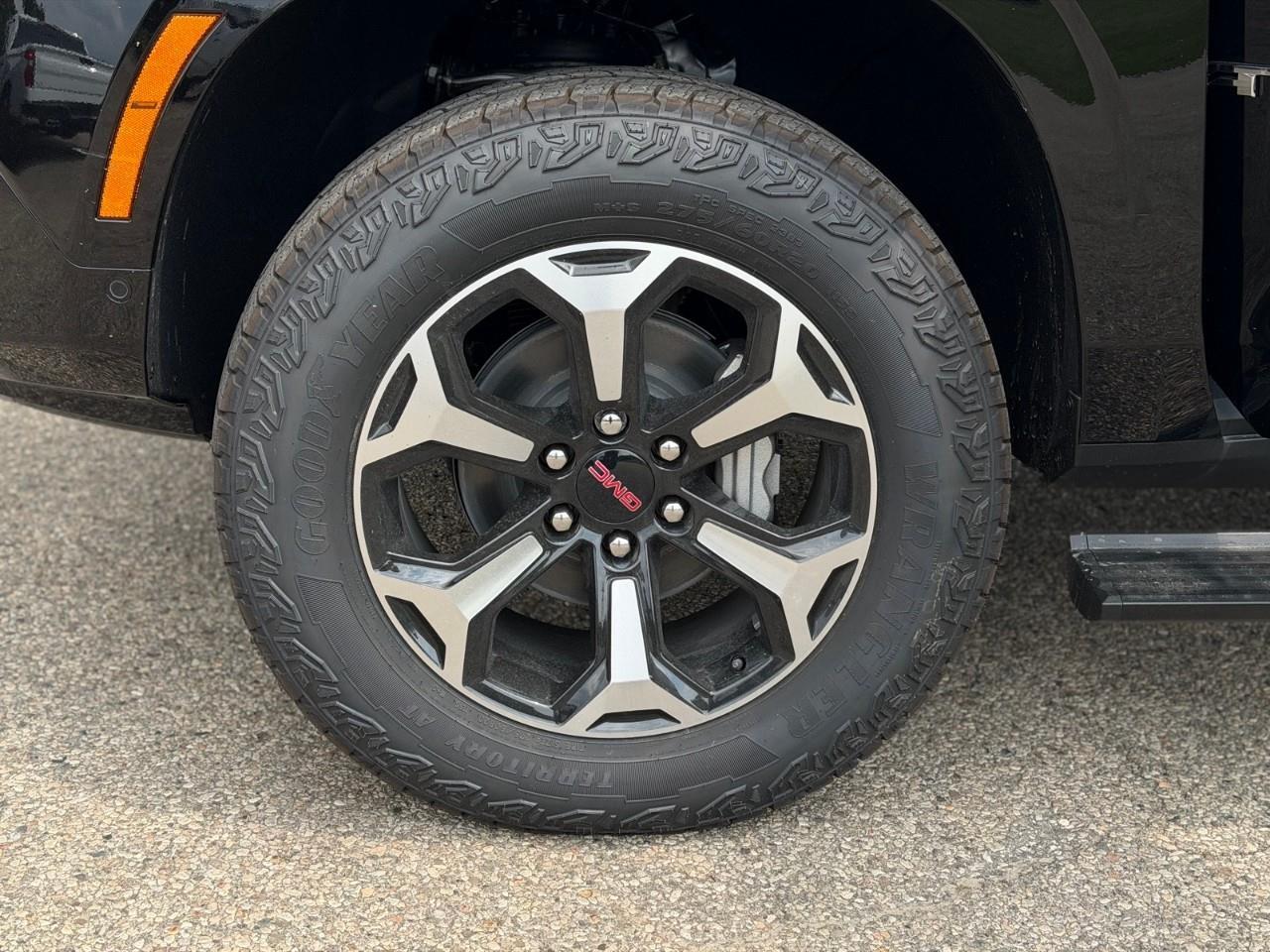 2026 GMC Yukon AT4 4dr 4x4 Photo