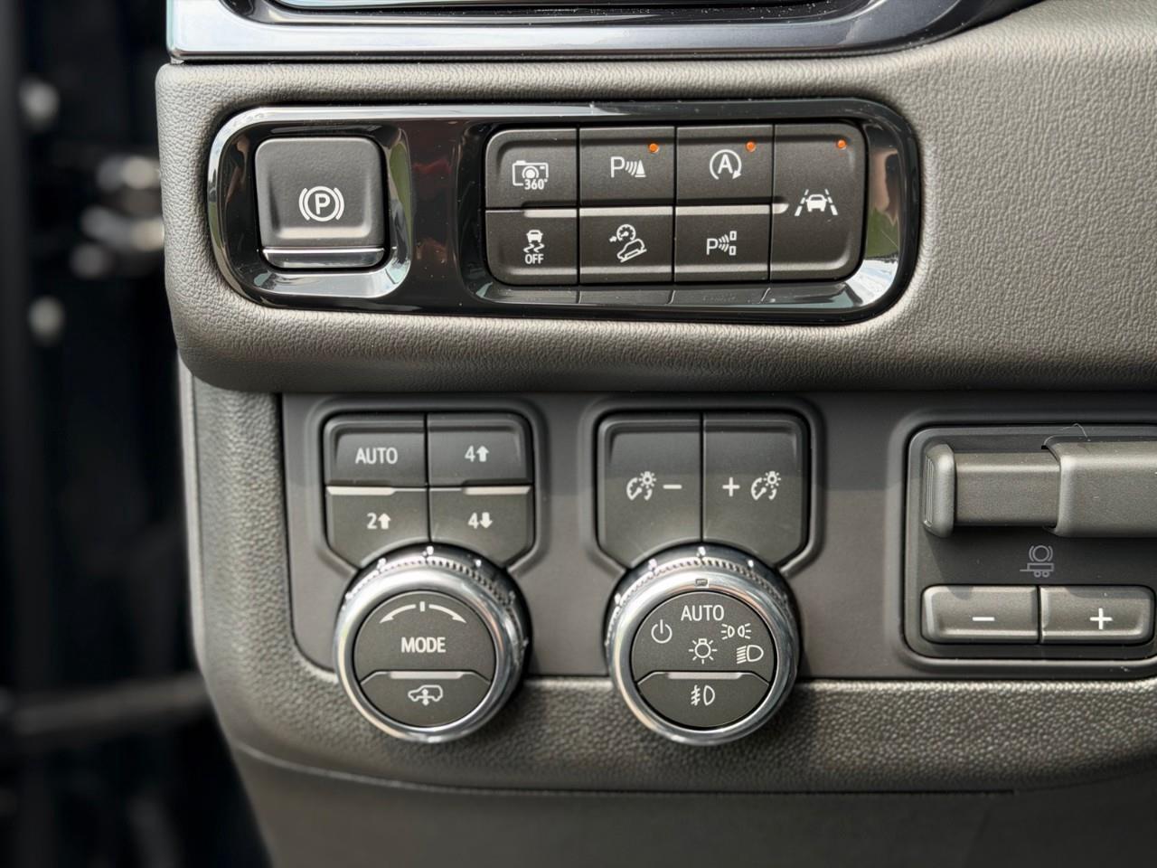 2026 GMC Yukon AT4 4dr 4x4 Photo