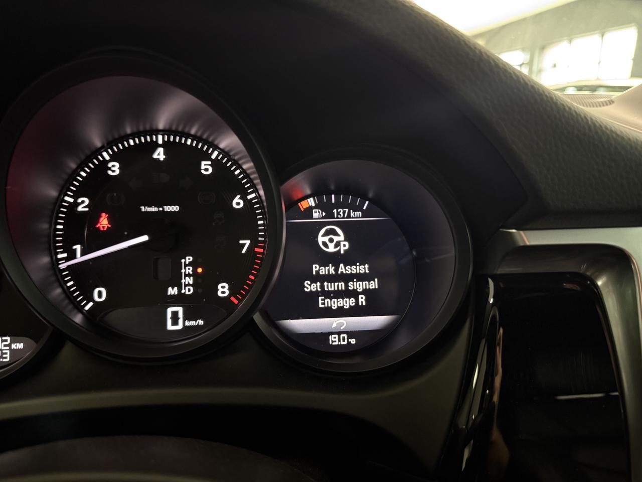 2022 Porsche Macan AWD Photo