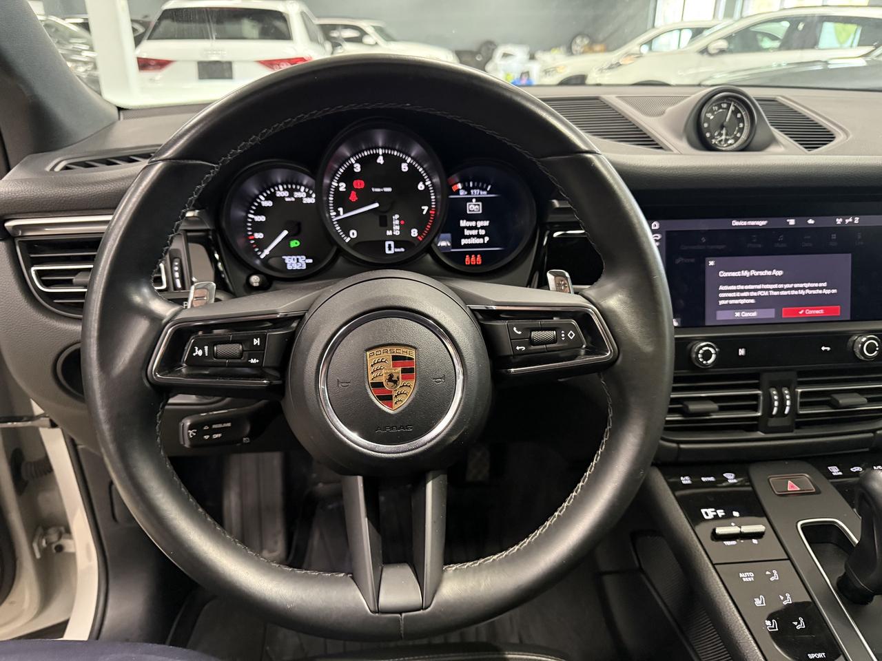2022 Porsche Macan AWD Photo