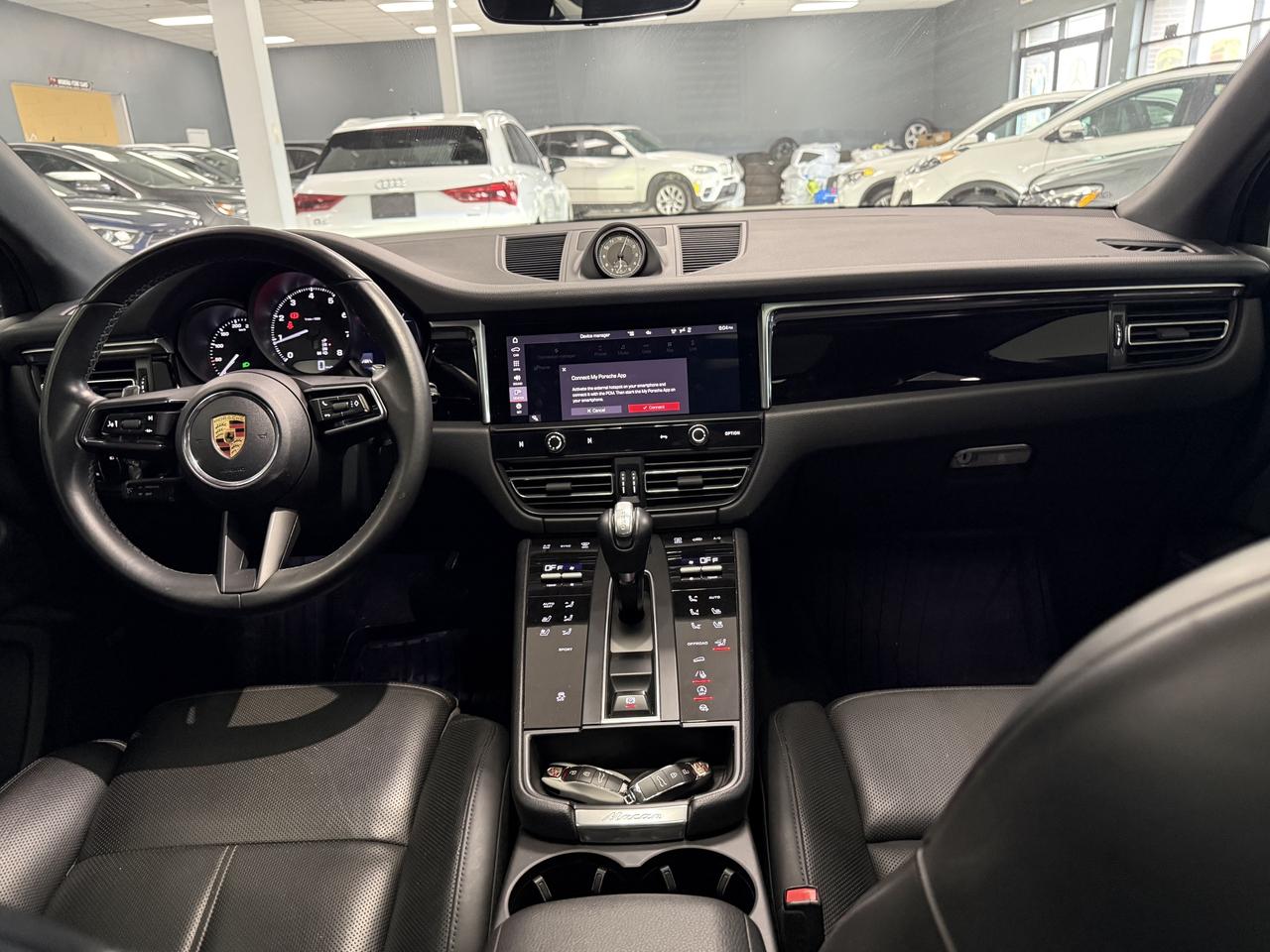 2022 Porsche Macan AWD Photo