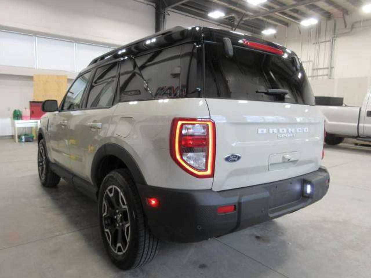 2025 Ford Bronco Sport OUTER BANKS 4X4, HTD. LEATHER, APPLE/ANDROID, 45K! Photo4