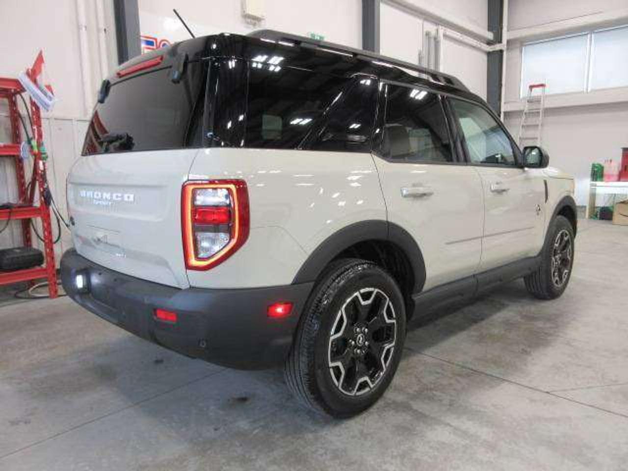 2025 Ford Bronco Sport OUTER BANKS 4X4, HTD. LEATHER, APPLE/ANDROID, 45K! Photo
