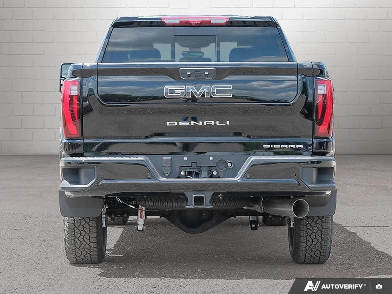 2026 GMC SIERRA 2500HD Crew Cab Standard Box 4-Wheel Drive Denali Ultimate Photo