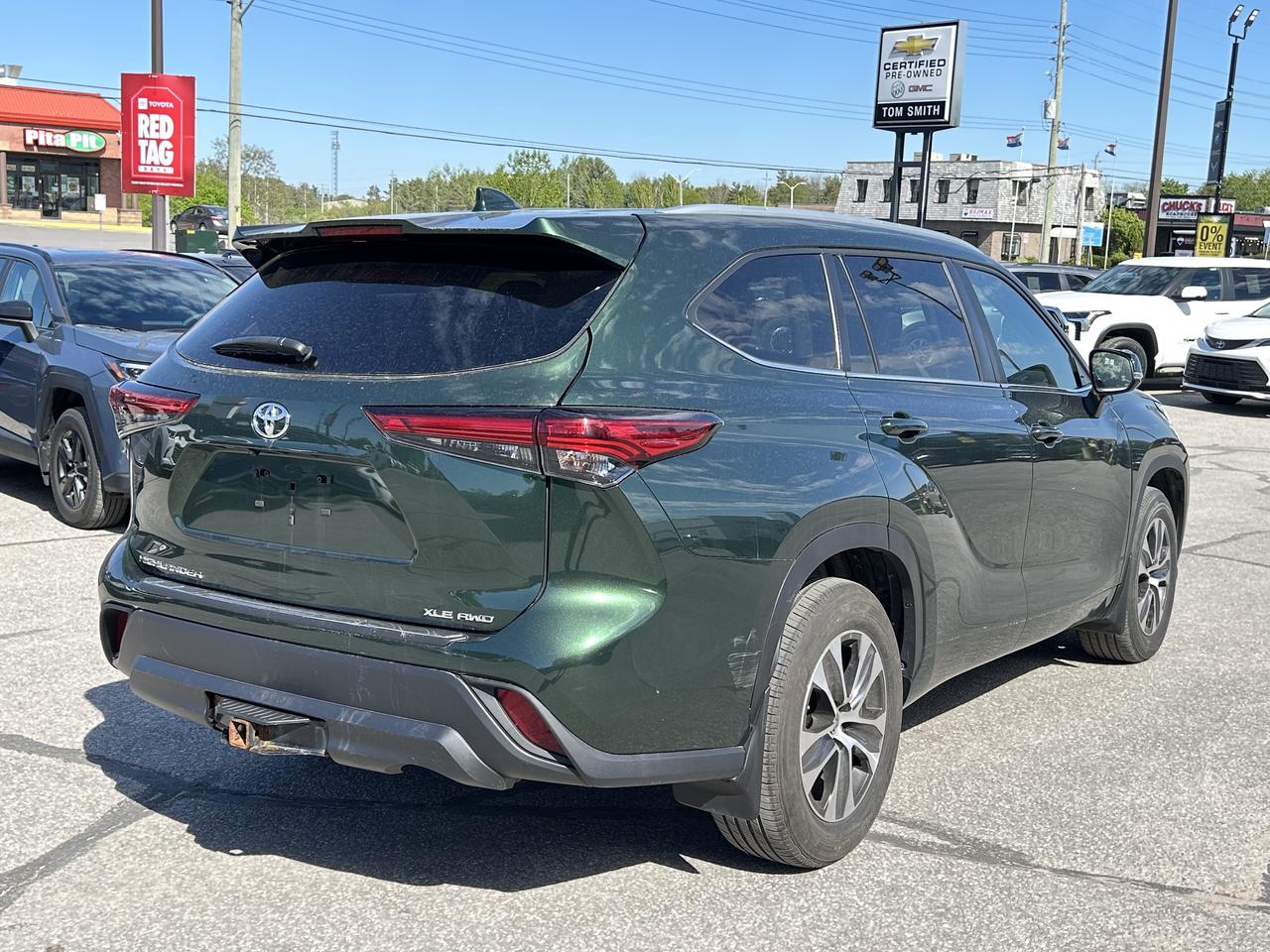 2023 Toyota Highlander XLE   Power Moonroof   Heated Front Seats Photo