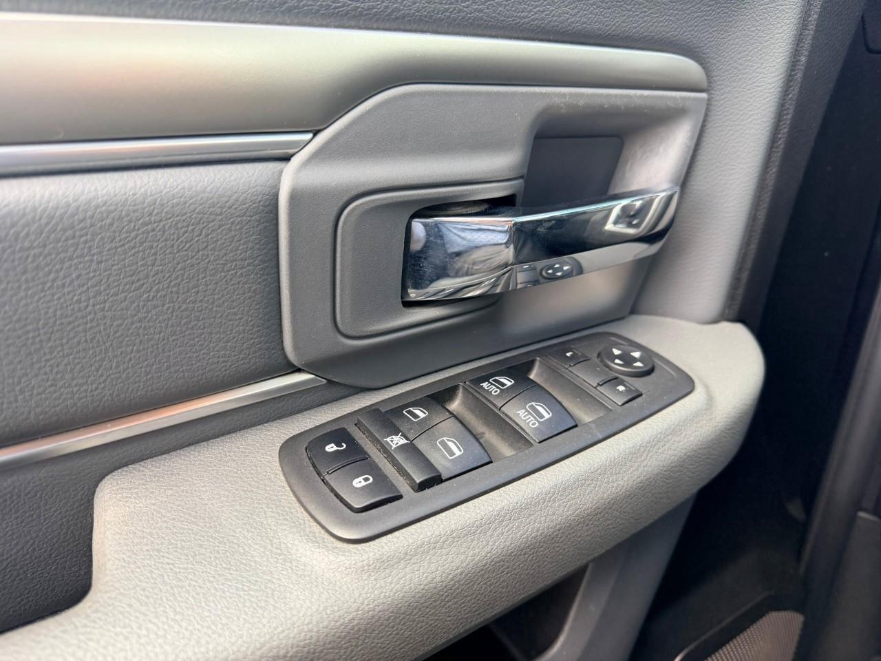 2019 RAM 1500 Classic SLT 4x4 Crew Cab 5'7  Box Photo