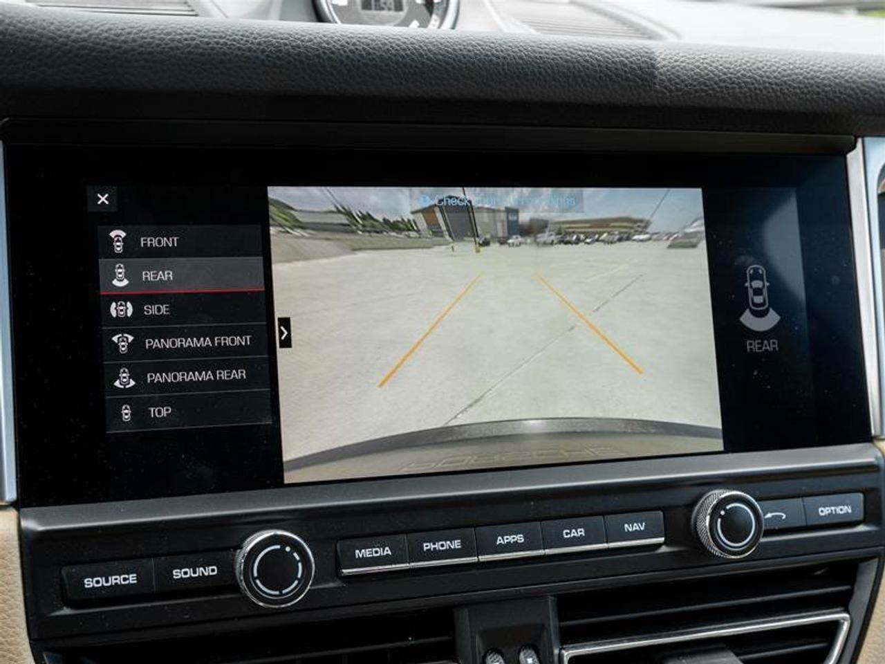 2021 Porsche Macan Base Photo