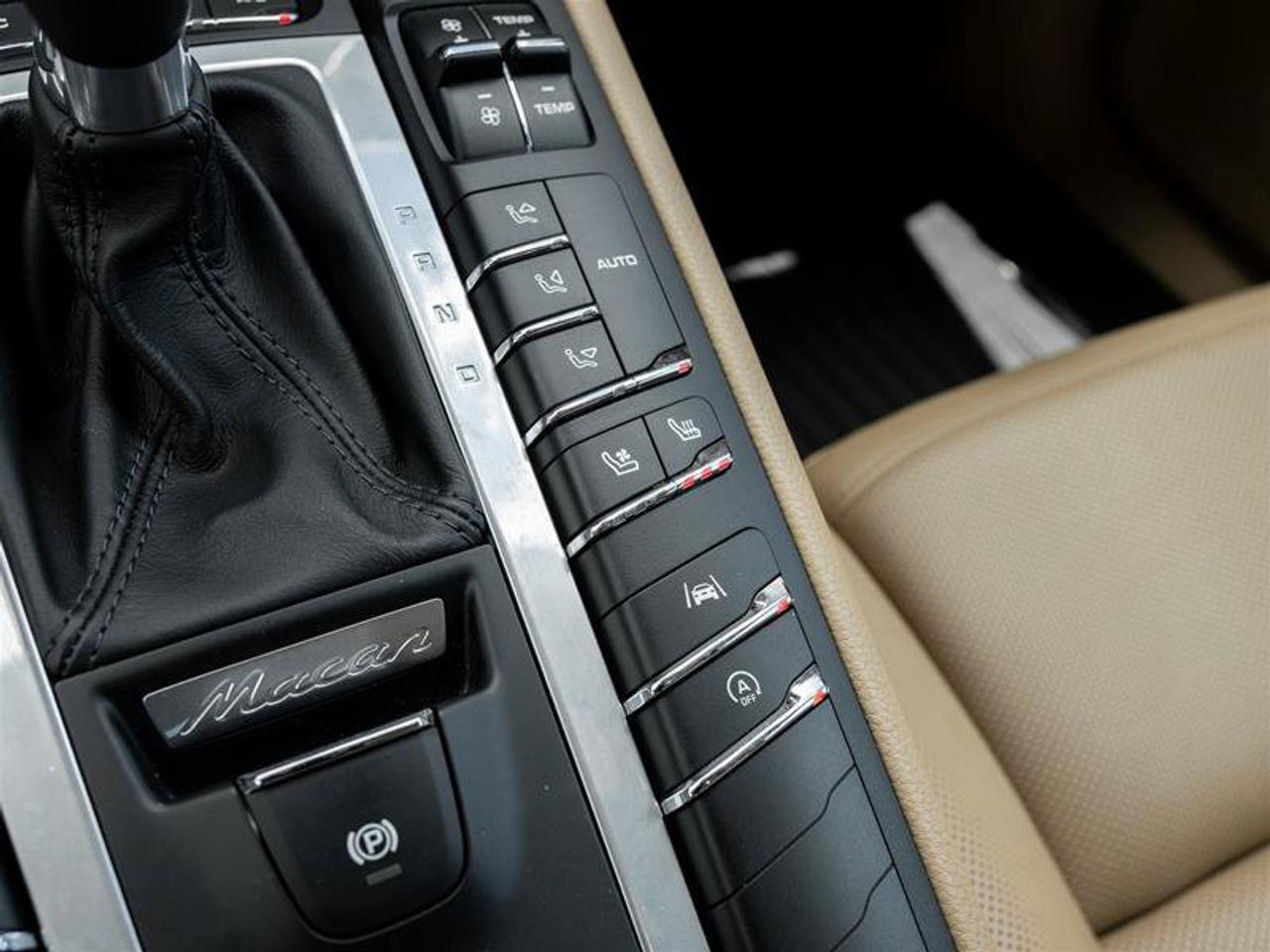 2021 Porsche Macan Base Photo