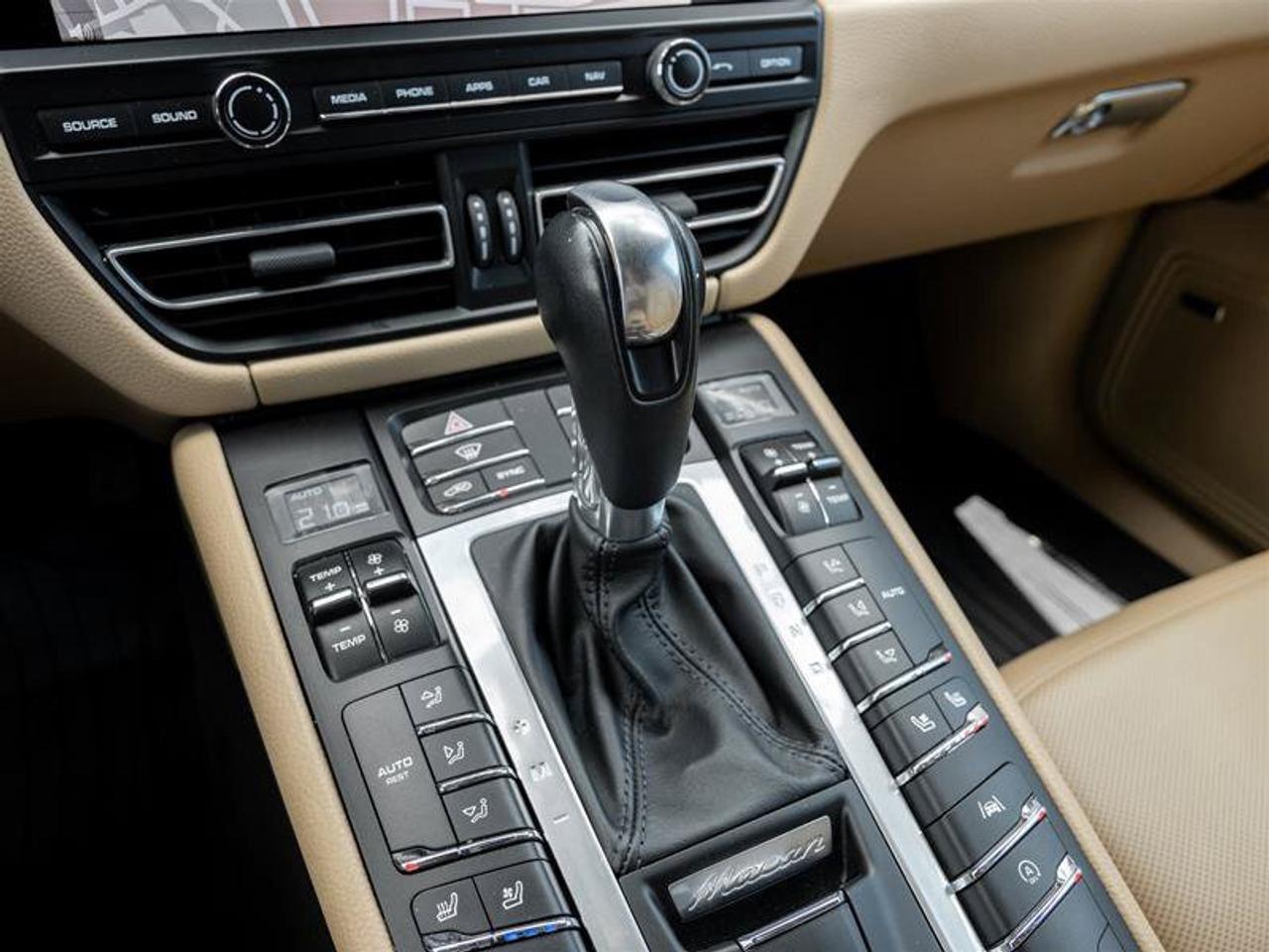 2021 Porsche Macan Base Photo