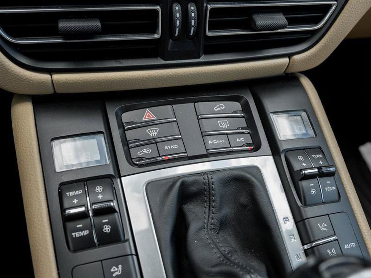 2021 Porsche Macan Base Photo