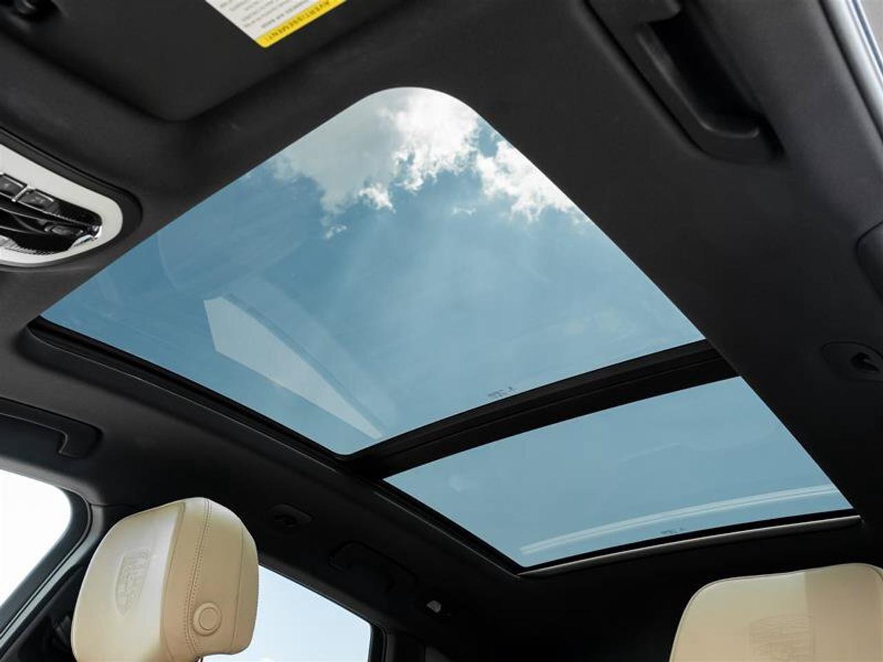 2021 Porsche Macan Base Photo